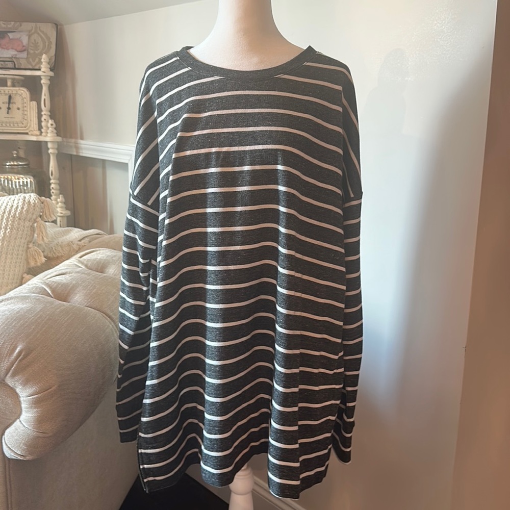 Lou and Grey Loft Top
